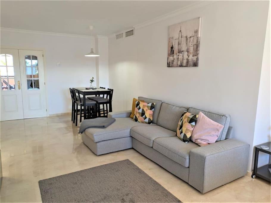 R23 Lagos 2 Bedroom Flat Appartamento *